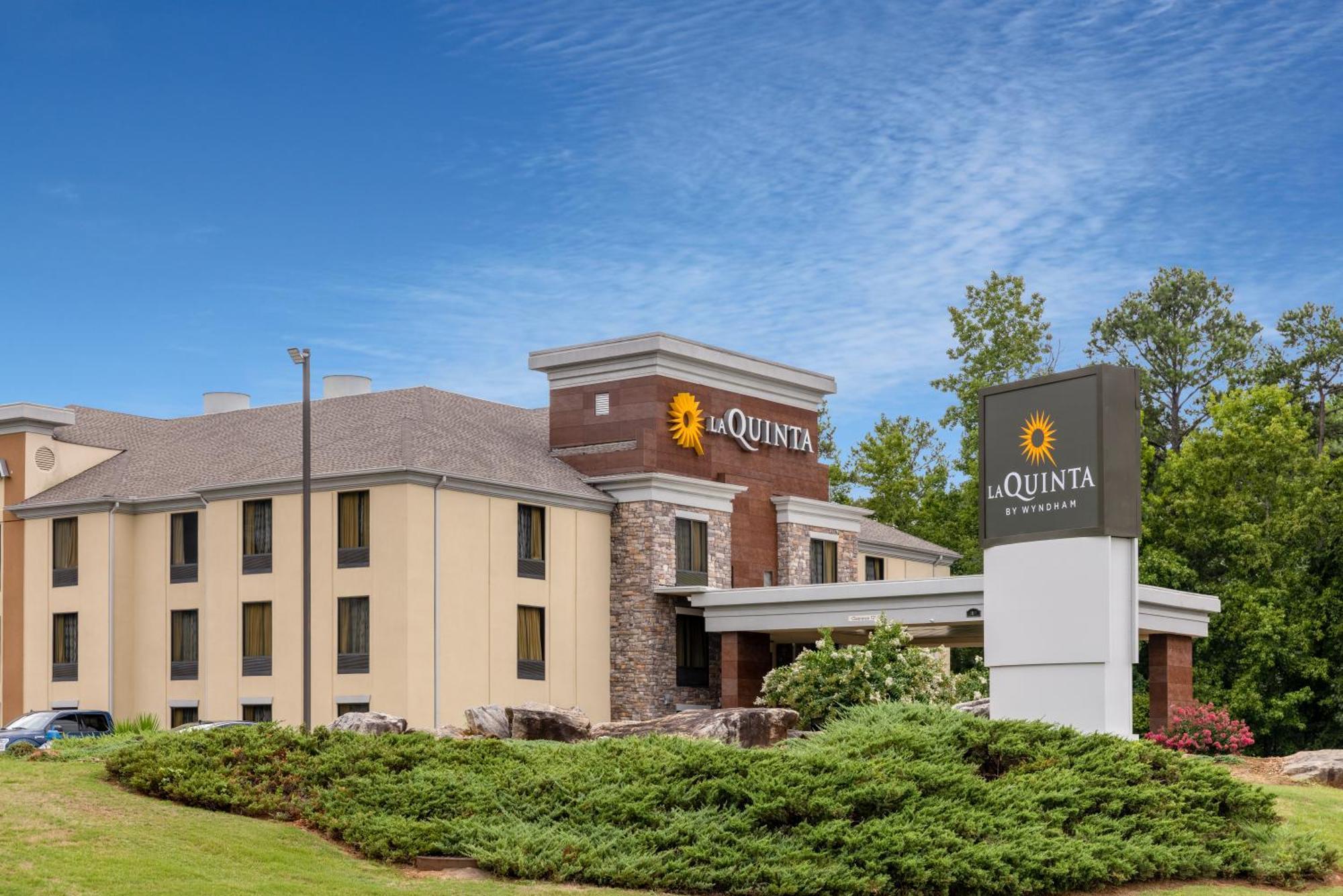La Quinta By Wyndham Covington Hotel Exterior photo